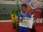 pebulutangkis-klub-berkat-abadi-banjar-lukman-nul-hakim-menyabet-medali-emas.jpg