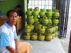 pedagang-elpiji-tabung-3-kg-di-kualakapuas_20150403_192922.jpg