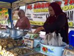 pedagang-masakan-arab-di-pasar-wadai-ramadhan-kota-banjarmasin_20180605_101944.jpg