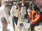 pedagang-tak-pakai-masker-menyapu-pasar-antasari-banjarmasin-kalsel-senin-1492020.jpg