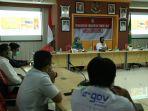 pejabat-bagian-pengadaan-barang-dan-jasa-memaparkan-aplikasi-sosialita-kemarin-siang.jpg