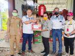 pejabat-bpbd-kabupaten-balangan-saat-menerima-bantuan-logistik-dari-tim-csr-balangan-coal.jpg