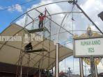 pekerja-sedang-melakukan-perbaikan-atap-panggung-siring-jalan-piere-tendean.jpg