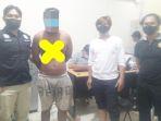 pelaku-pencurian-helm-berinisial-ari-digiring-ke-polresta-banjarmasin-22072021.jpg