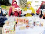 pelaku-ukm-di-cfdlapangan-dw-warna-kota-barabai-minggu-09012022.jpg