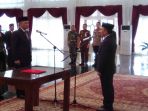 pelantikan-penjabat-sekdaprov-kalteng-fahrizal-fitri_20180508_153850.jpg