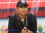 pelatih-arema-fc-joko-susilo_20180409_233248.jpg