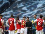 pelatih-arsenal-mikel-arteta-saat-memberi-arahan-kepada-anak-asuhnya.jpg