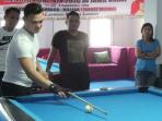 pelatih-biliar-dari-filipina-jeff-de-luna-saat-memberikan-latihan_20160913_161757.jpg