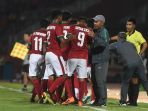 pelatih-indonesia-u-16-fakhri-husaini-kanan-memberikan-selamat-kepada-tim-indonesia-u-16_20180808_071308.jpg