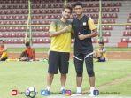 pelatih-kiper-barito-putera-felipe-bersama-penjaga-gawang-sandi.jpg