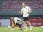 pelatih-persija-jakarta-thomas-doll-jelang-lawan-arema-fc.jpg