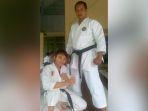 pelatih-sekaligus-atlet-karate-kalsel-muhammad-yusfiansyah-bersama-anak-didiknya.jpg
