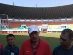 pelatih-timnas-indonesia-alfred-riedl_20160905_063410.jpg