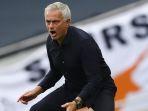 pelatih-tottenham-hotspur-jose-mourinho_000.jpg