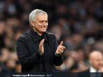pelatih-tottenham-hotspur-jose-mourinho_99.jpg