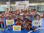 pemain-Tim-Futsal-Desk-Polda-Kalsel-usai-menerima-trofi-juara.jpg