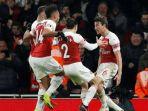 pemain-arsenal-merayakan-gol-laurent-koscielny.jpg