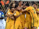 pemain-australia-merayakan-gol-yang-dicetak-oleh-mile-jedinak_20171116_054324.jpg