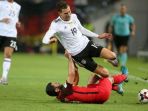 pemain-azerbaijan-rahid-amirguliyev-mengganjal-gelandang-timnas-jerman-leon-goretzka_20171009_054600.jpg