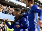 pemain-chelsea-eden-hazard-victor-moses_20170205_110644.jpg