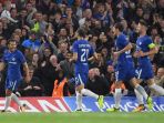pemain-chelsea-mengejar-pedro-yang-mencetak-gol_20170913_060207.jpg