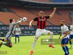 pemain-depan-ac-milan-kroasia-ante-rebic-tengah-menantang-kiper-italia-sampdoria.jpg