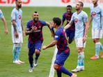 pemain-depan-barcelona-uruguay-luis-suarez-c-merayakan-dengan-gelandang-barcelona.jpg
