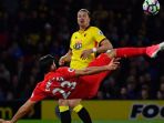 pemain-liverpool-emre-can-melepas-tendangan-salto-ke-gawang-watford_20170503_081212.jpg