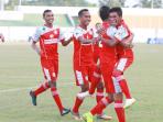 pemain-martapura-fc-rayakan-gol_20161007_184400.jpg