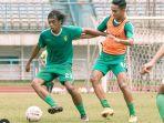 pemain-persebaya-surabaya-ady-setiawan-piala-menpora-2021-persela-lamongan.jpg