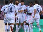 pemain-real-madrid-merayakan-gol-dalam-pertandingan-sepak-bola-liga-spanyol.jpg