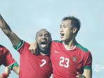 pemain-timnas-indonesia-boaz-salosa-kiri-bersama-hansamu-yama-kanan_20161215_195023.jpg
