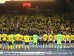pemain-timnas-malaysia-memberikan-penghormatan.jpg