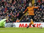pemain-wolves-andreas-weimann-bobol-gawang-liverpool-di-menit-ke-41_20170128_214637.jpg