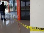 pemasangan-garis-polisi-di-rsud-kintap-sabtu-2332019.jpg