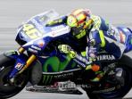 pembalap-valentino-rossi-melintas-ditikungan_20151107_194310.jpg