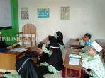 pembelajaran-di-tpa-almustaqim-unit-141-simpangempat-kabupaten-tanbu-kalsel-selasa-482020.jpg