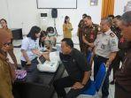 pemeriksaan-kesehatan-kepada-seluruh-pegawai-kejati-kalteng.jpg