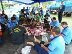 pemotongan-dan-pembagian-daging-kurban-oleh-pdam-intan-banjar_20160913_172806.jpg