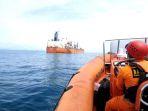 pencarian-speedboat-berpenumpang-dua-orang-oleh-tim-rescue-basarnas-banjarmasin-di-tanjung-sebau.jpg