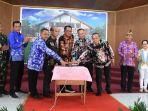 penekanan-tombol-dimulainya-Pembangunan-Gedung-Unit-Produksi-SMK-GKE-Mandomai.jpg