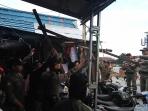 penertiban-parkir-liar-di-pasar-sudimampir-oleh-satpol-pp-banjarmasin_20160209_151009.jpg