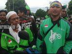 pengendara-ojol-banjarbaru-banjarmasin-martapura-kalsel-memberikan-tumbpangan-gratis.jpg