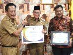 penghargaan-dari-Kementerian-Dalam-Negeri-kepada-Bupati-Kotabaru-Sayed-Senin-09012023.jpg