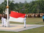 pengibaran-bendera-merah-putih-saat-upacara.jpg