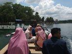 pengunjung-menuju-pulau-asmara.jpg
