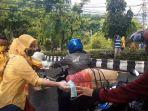 pengurus-dpd-golkar-kalsel-dan-kppg-kalsel-membagikan-ribuan-masker.jpg
