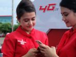 penjaga-stan-smartphone-4g-telkomsel_20170508_163320.jpg