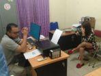 penjaga-warung-di-desa-sungaiketapi-janatun-diperiksa.jpg